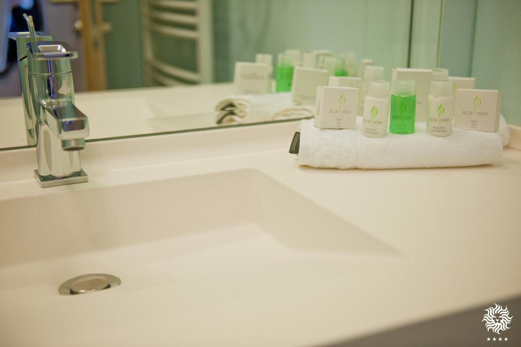 Hotel Leon & Spa Arad Oda fotoğraf