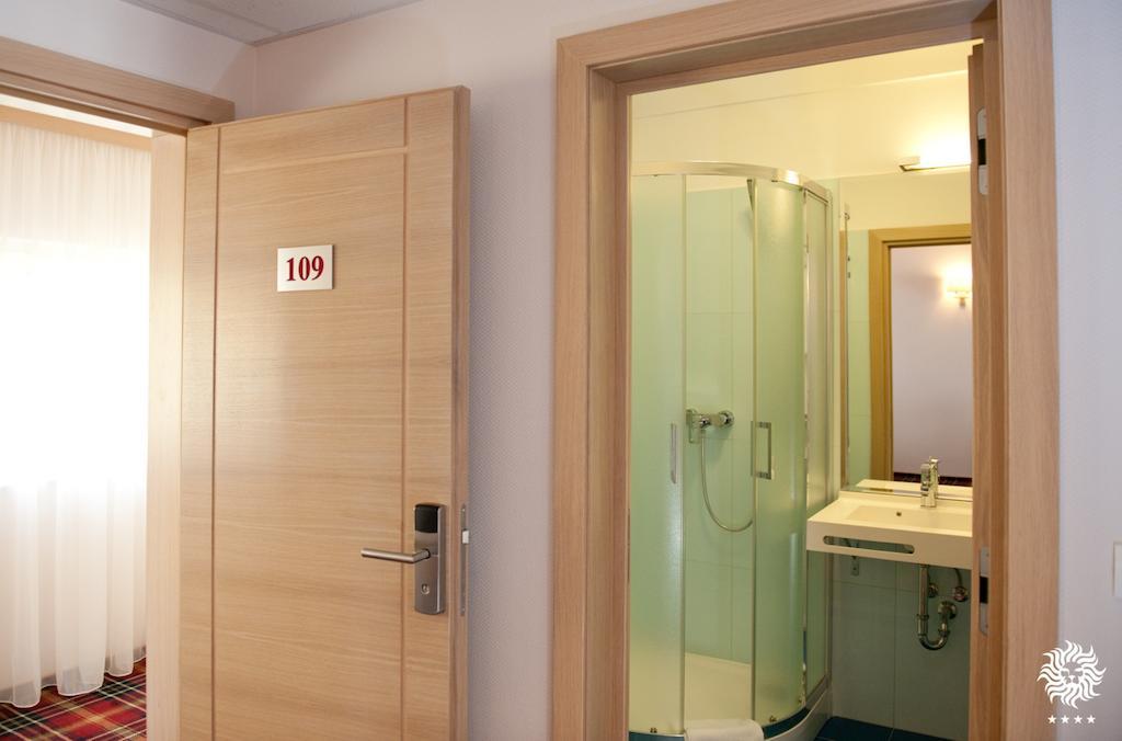 Hotel Leon & Spa Arad Oda fotoğraf